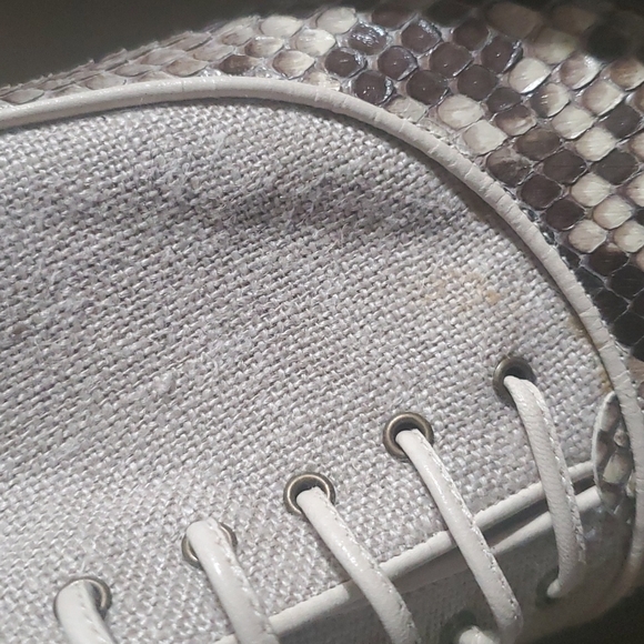 Genuine Snakeskin and Linen Te Casan heels - Picture 13 of 17